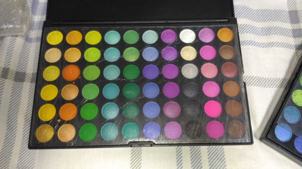 Paleta de sombras 120 cores [novo sem uso]